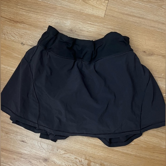 BLACK LULU LEMON TENNIS SKIRT - Picture 2 of 2